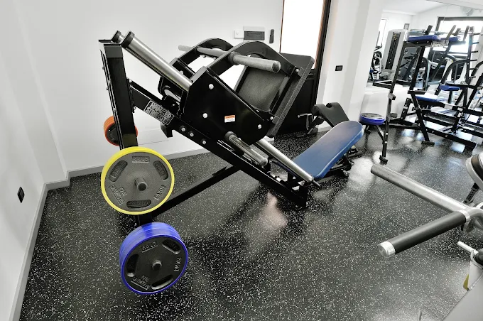 Sala pesi della palestra MLMAX di Bastia Umbra